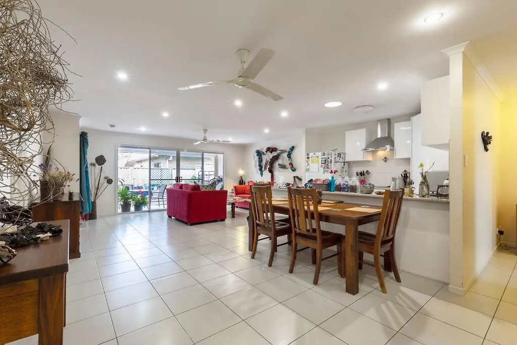 Cosy Home In Yandina 0*,