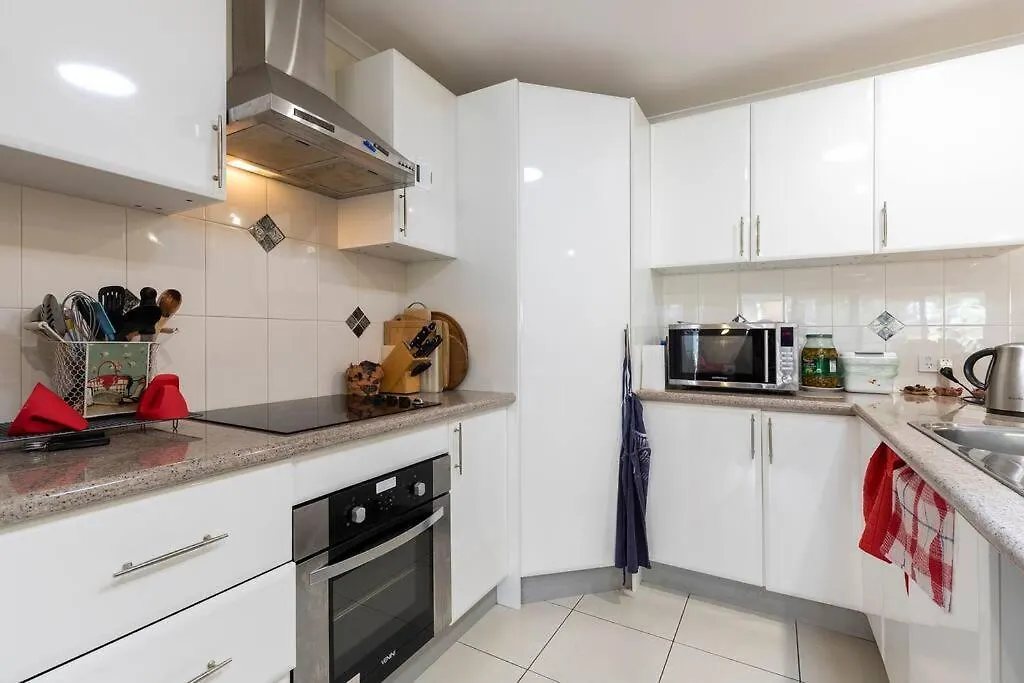 Cosy Home In Yandina Rum i privatbostad