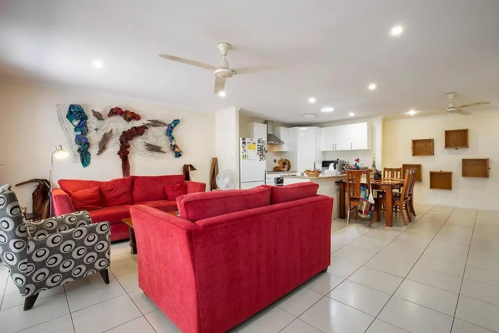 Cosy Home In Yandina Rum i privatbostad