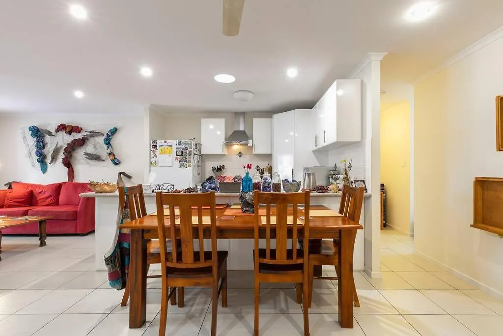 Cosy Home In Yandina 0*,
