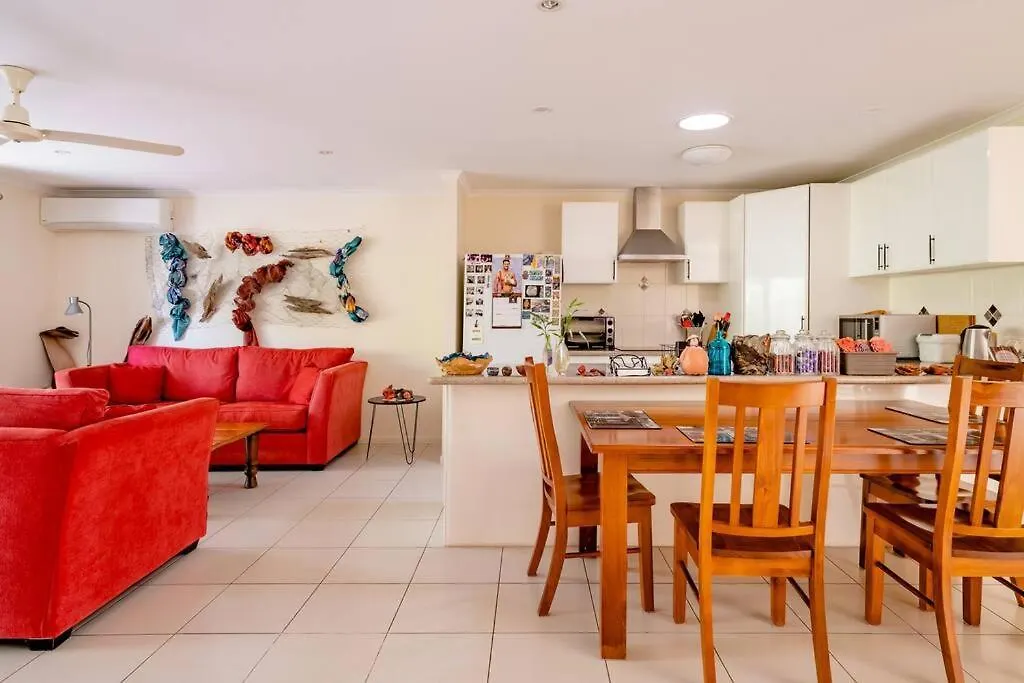 Cosy Home In Yandina Rum i privatbostad