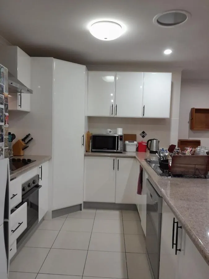 Cosy Home In Yandina Rum i privatbostad